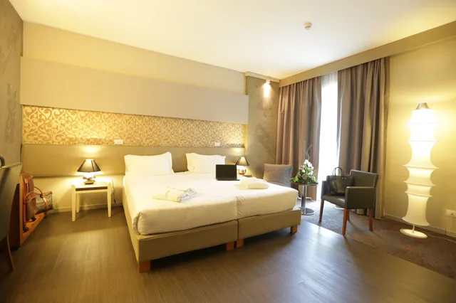 جناح جونيور عائلي بسرير كينج وسريرين منفصلين، Admiral Park Hotel 1/3