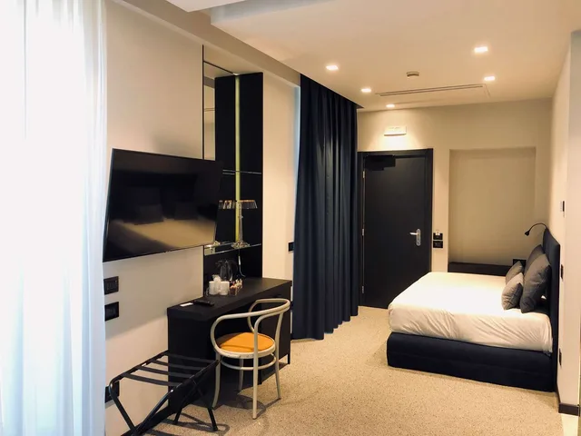 جناح جونيور بسرير كينج وسرير كوين بشرفة، Best Western Plus Hotel Plaza 2/4