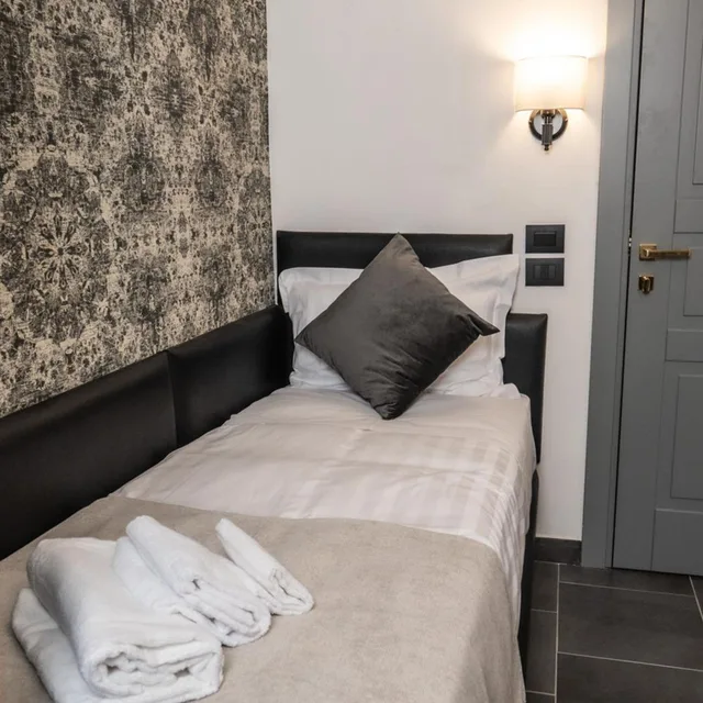 Room, Twin Beds, Relais Manzoni 8/10