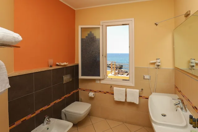 جناح جونيور بسرير كوين بإطلالة على البحر بشرفة، Janus Hotel 4/4