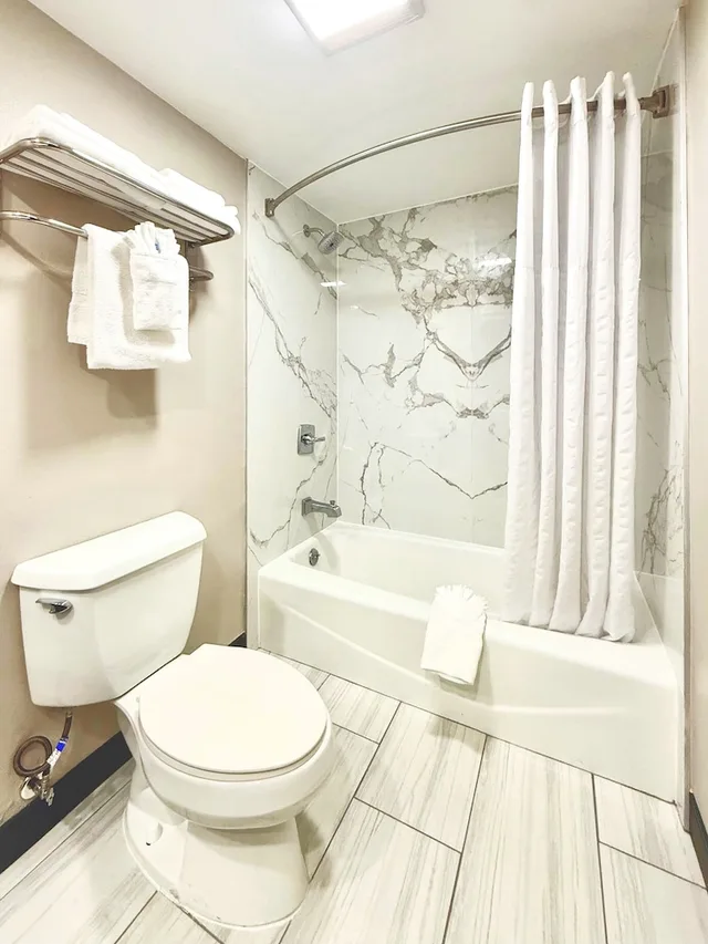 Room, King Bed, Sofa, Accessible, Days Inn By Wyndham Los Angeles Lax Redondo Manhattan Beach 7/10
