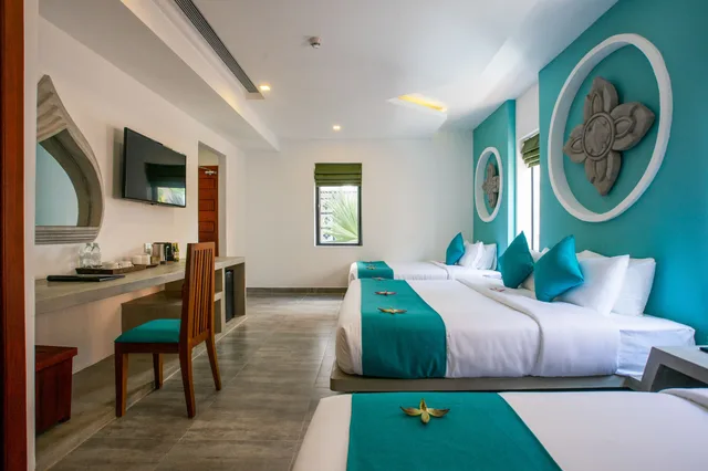 1 Bedroom, Family Suite, 1 King and 2 Queen Beds, Khmer Mansion Residence 1/4