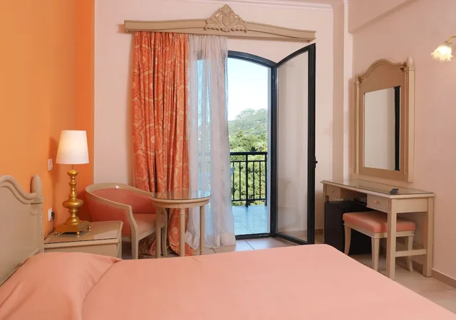 غرفة بسرير مزدوج أو سريرين منفصلين بإطلالة على البحر، Paleokastritsa Palace Hotel - Adults Only 4/5