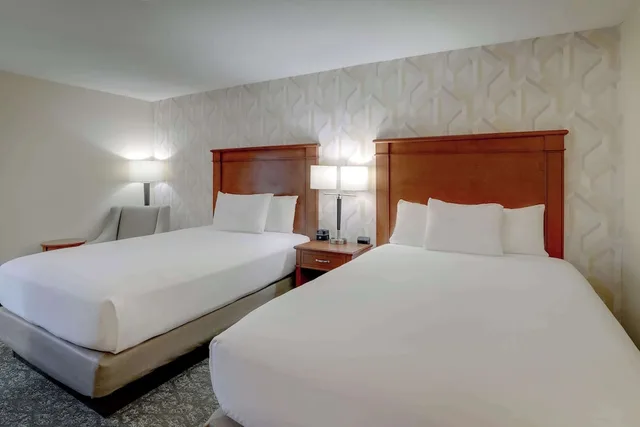 غرفة بسريرين كوين، Drury Inn & Suites Charlotte University Place 1/5