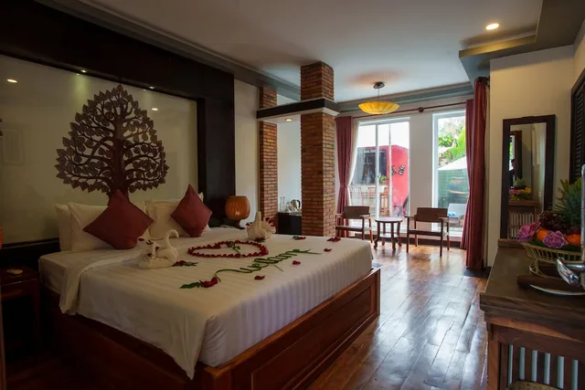 غرفة ديلوكس بسرير كينج بإطلالة على المسبح بشرفة بغرفة نوم واحدة، Sakaban Residence 3/3