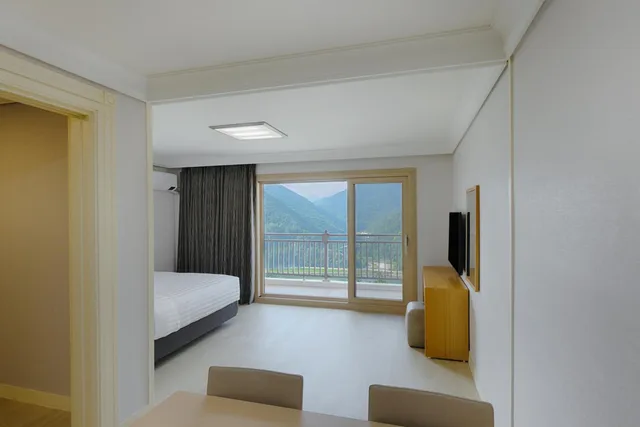 East, Family, Lake View، Sono Belle Danyang 2/2