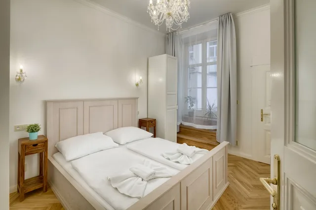 3 Rooms, Apartment, 3 Queen Beds، OLD TOWN SQUARE APARTMENTS 1/10