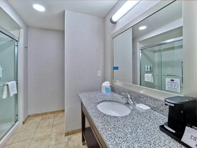 Room, King Bed, Accessible, HAMPTON INN OMAHA MIDTOWN-AKSARBEN AREA 5/8