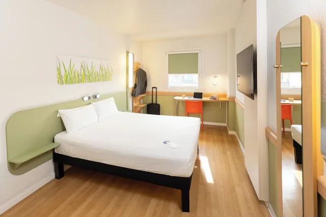Classic, Double Bed, ibis budget Valencia Aeropuerto 3/6