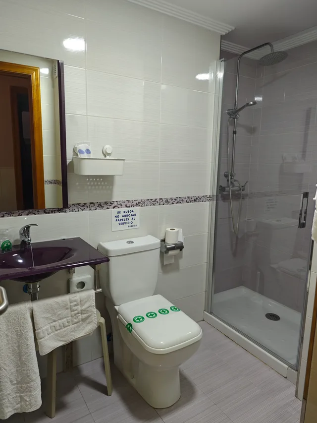Semi Basement, Economy, Basement, Double Bed، Hotel Miraya 9/10