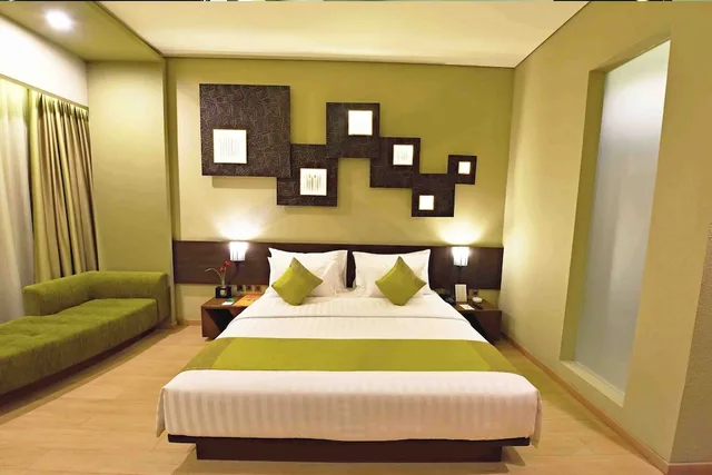غرفة قياسية بسرير كينج بإطلالة على المدينة بحوض استحمام، Holiday Inn Cikarang Jababeka 3/10