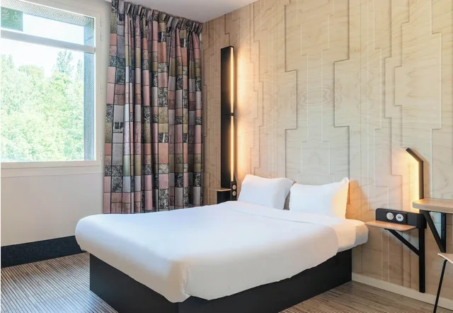 غرفة بسرير مزدوج لذوي الإعاقة، B&B Hotel Lyon Ouest Tassin 1/5
