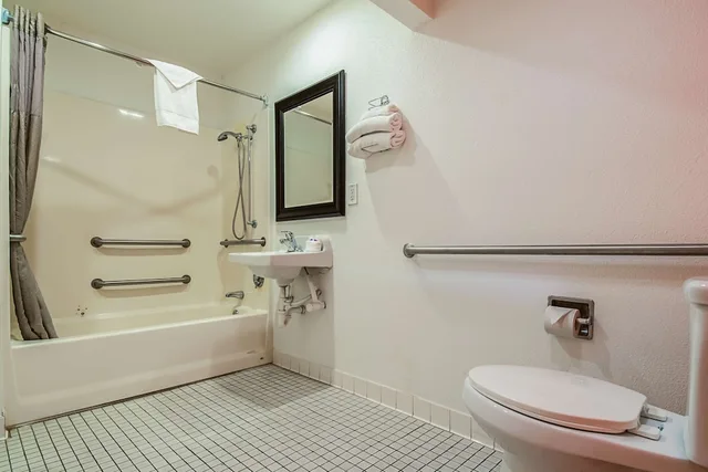 غرفة قياسية بسرير مزدوج لذوي الإعاقة، Motel6 Bakersfield, CA - Airport 6/7