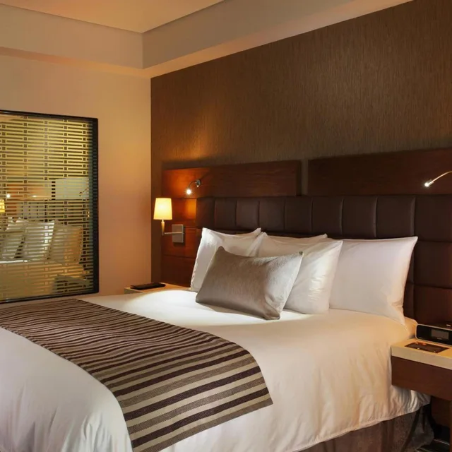 غرفة ديلوكس بسرير كينج بإطلالة على المدينة، JW Marriott Hotel Mexico City Santa Fe 4/10
