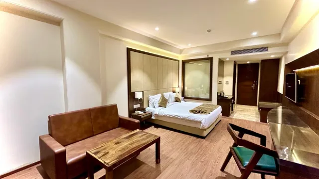 غرفة ديلوكس بسرير كينج، Pride Hotel Bhopal 2/2