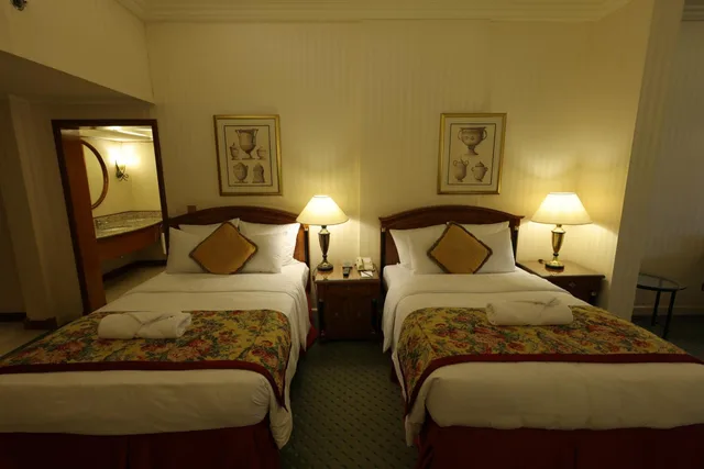 غرفة بسريرين منفصلين، Connaught Palace Hotel 1/1