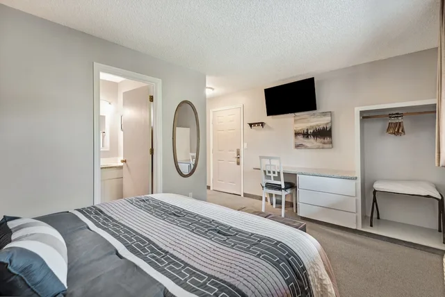 Traditional, Suite, 1 Queen and 1 Murphy Bed, Queen Murphy Bed، Bend Riverside Inn &amp; Suites 7/10