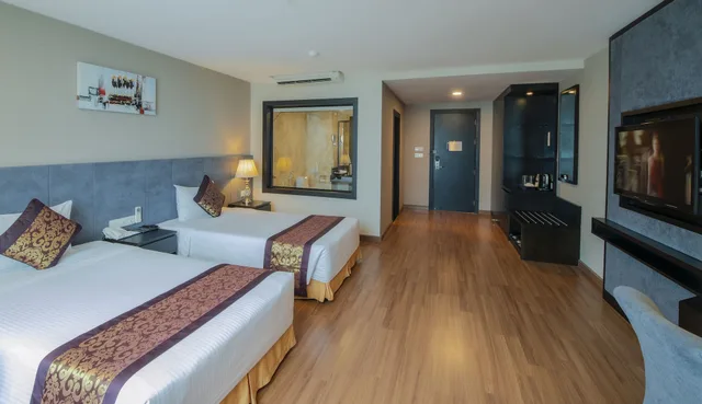 غرفة ديلوكس ثلاثية بسرير كينج وسرير فردي بإطلالة على المدينة، Muong Thanh Grand Da Nang Hotel 6/9