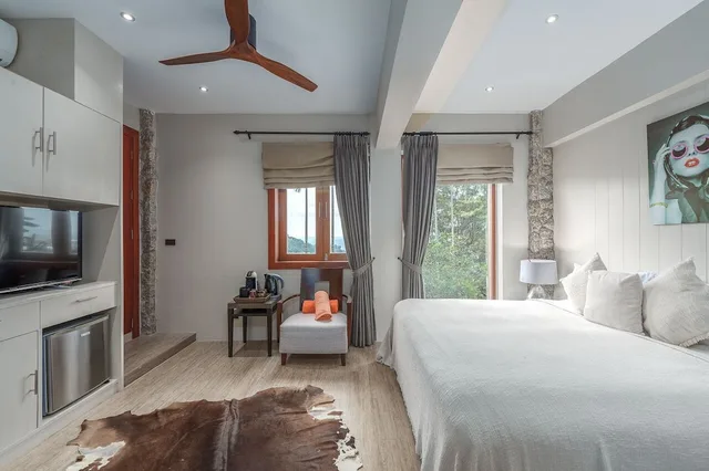 غرفة بسريرين منفصلين وسريرين كينج بـ8 غرف نوم بمسبح خاص، VILLA BAAN PHU PRANA 6/10