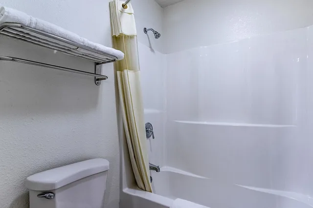 غرفة قياسية بسريرين مزدوجين، Motel6 Urbana, IL 7/8