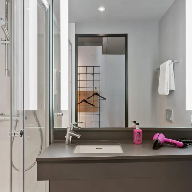 غرفة بسرير فردي، MOXY FRANKFURT CITY CENTER 3/4