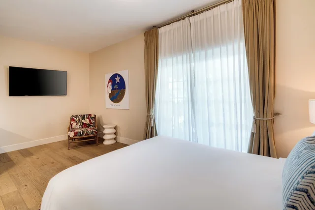 غرفة ديلوكس بسرير كوين، The Savoy Hotel & Beach Club 5/8