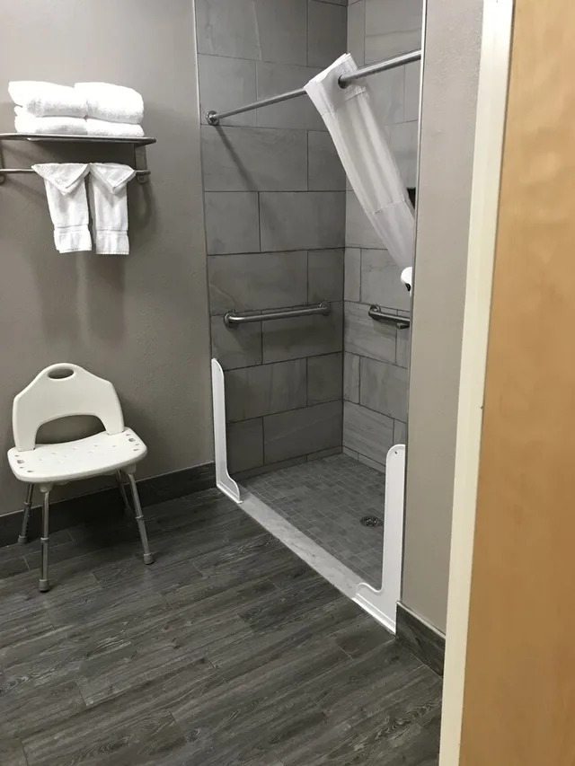 غرفة بسرير كينج لذوي الإعاقة، Days Inn & Suites by Wyndham Murfreesboro 4/4