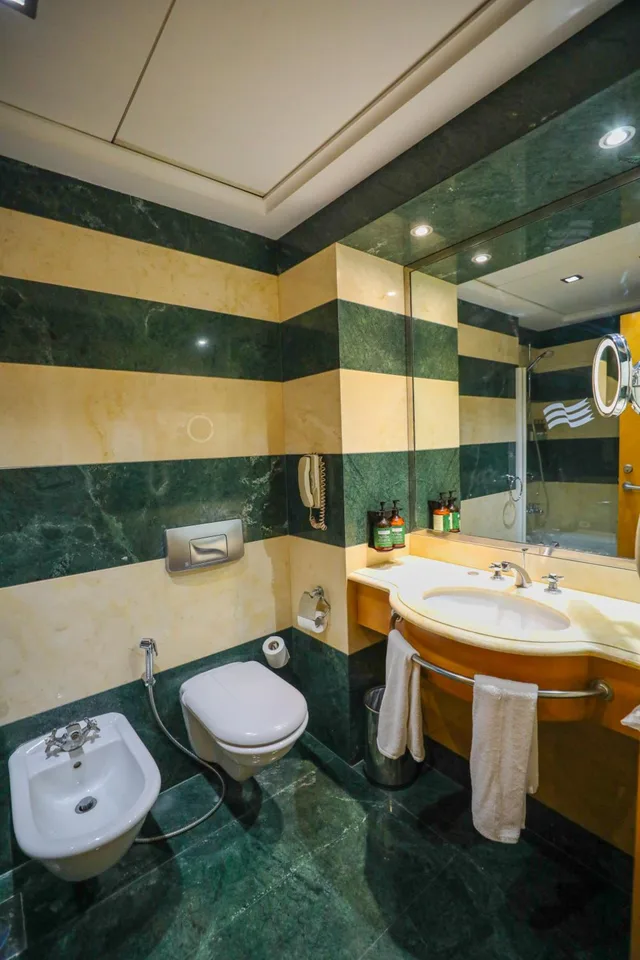 غرفة ركنية، Crowne Plaza Hotel Beirut 8/8