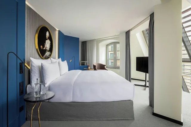 غرفة غراند بسرير كينج بإطلالة، Hotel Luc Autograph Collection 1/2