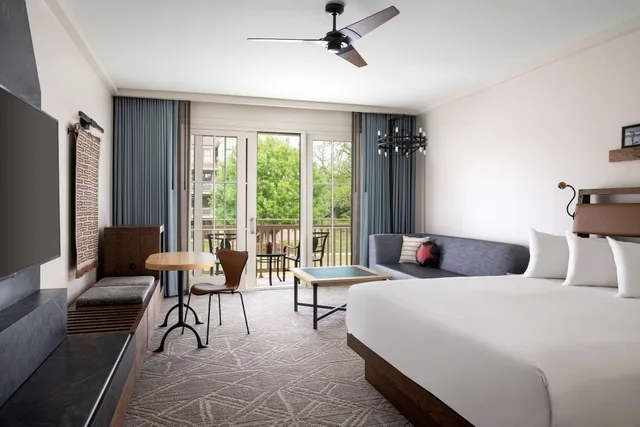 غرفة بسرير كينج لذوي الإعاقة، Hyatt Regency Lost Pines 1/4