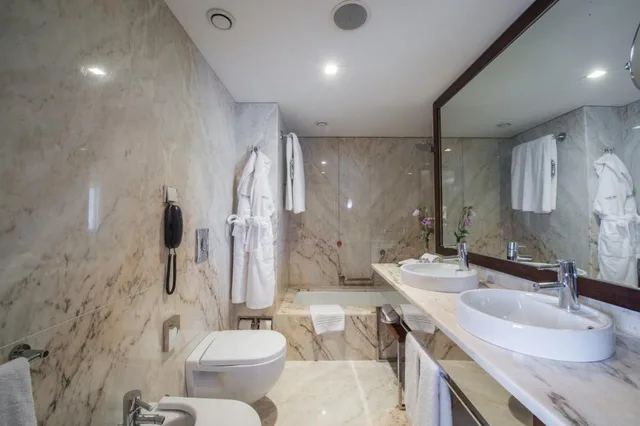 Porto Palacio Hotel By The Editory, Lordelo do Ouro 77/79