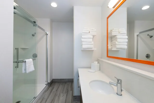 غرفة بسرير كينج لذوي الإعاقة، Hampton Inn & Suites Buena Park 6/7