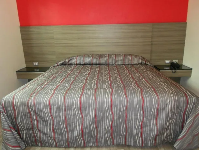 غرفة قياسية بسرير كينج، Hotel Dharma 2/3