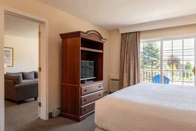 1 Bedroom, Suite, King Bed, Hot Tub, Ogunquit Hotel 5/10