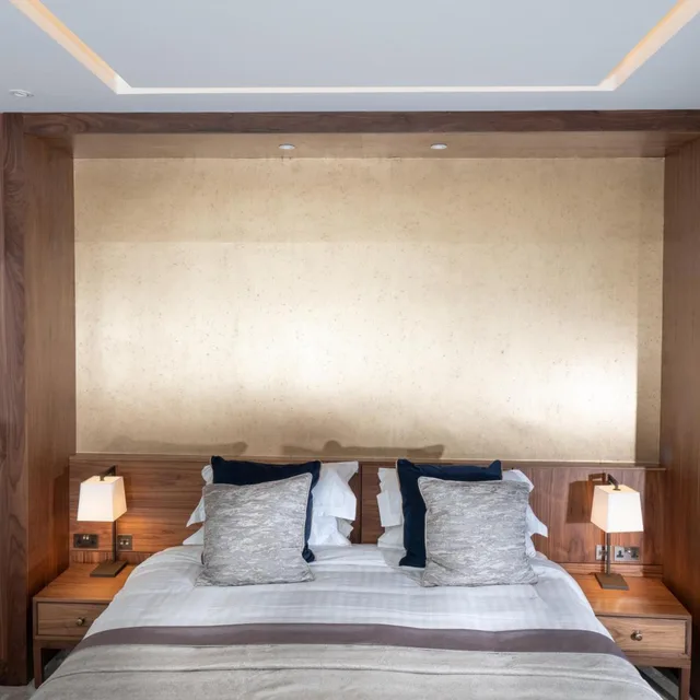 جناح كبير، The Hotel at Mill Farm 3/7