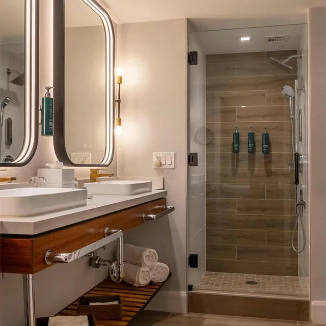 1 Bedroom, Tower, Huntington, Suite, Ocean Front، The Waterfront Beach Resort, a Hilton Hotel 3/5