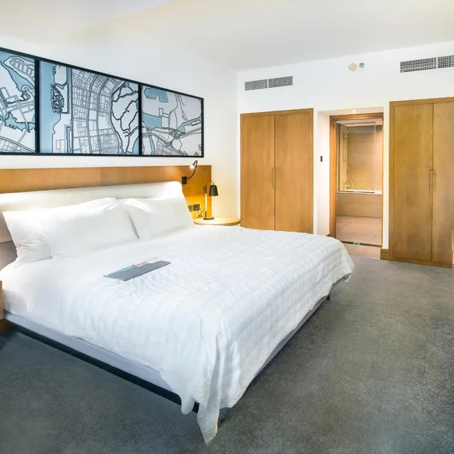 Deluxe, Suite, King Bed, Club Lounge Access, Le Meridien Abu Dhabi 1/4