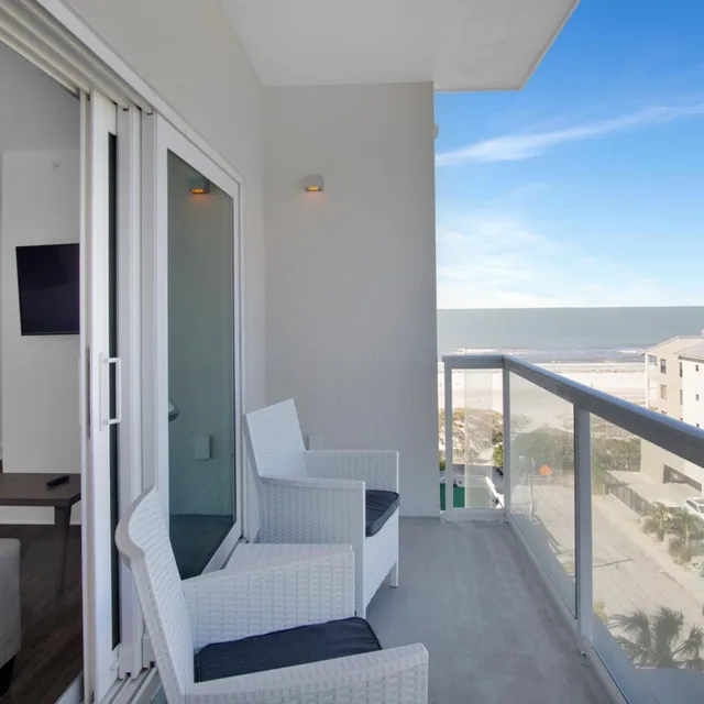 3 Bedrooms, Deluxe, Suite, Gulf View, High Floor, The Avalon Club 9/10