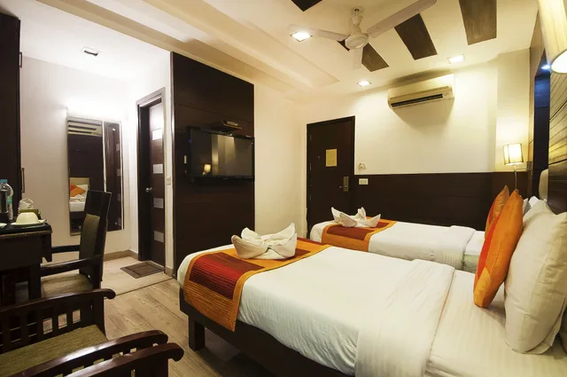 غرفة بريميوم بسرير مزدوج، Amaltas International 2/5