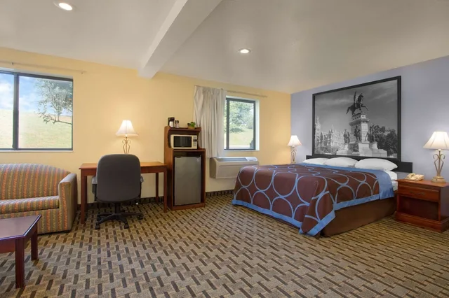 جناح بسرير كينج بجاكوزي، Super 8 By Wyndham Lynchburg Va 2/6