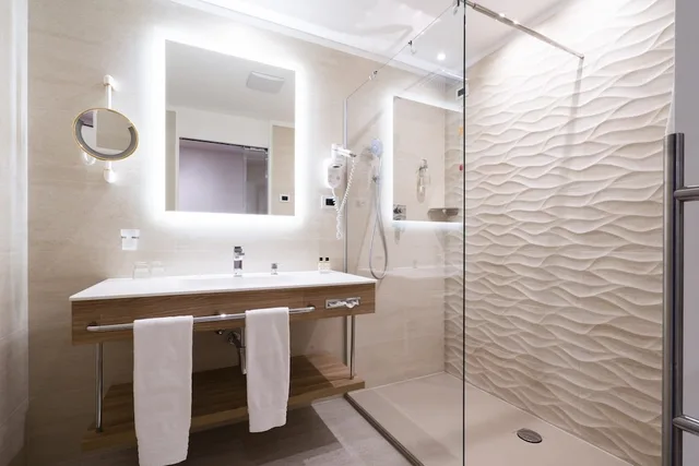 Junior Suite, Queen Bed, Sauna، Hotel Cesa Tyrol 2/2