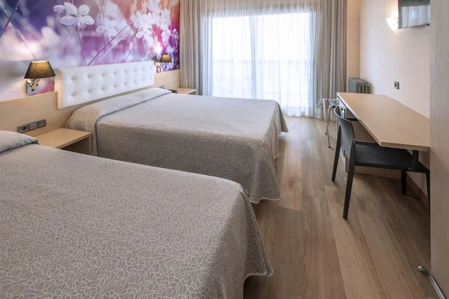 غرفة قياسية ثلاثية بسرير كينج، Tropic Park Hotel 2/4