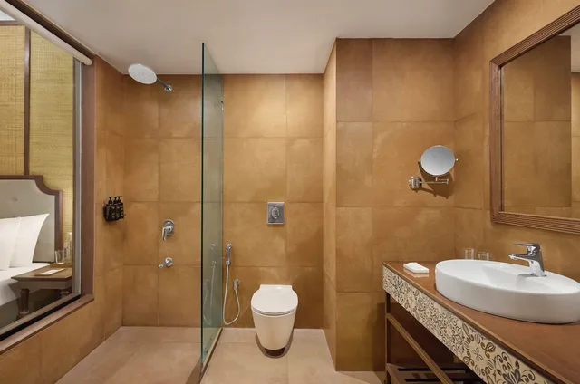 غرفة بسريرين منفصلين بشرفة بإطلالة، Bhanu The Fern Forest Resort & Spa Jambughoda 4/4