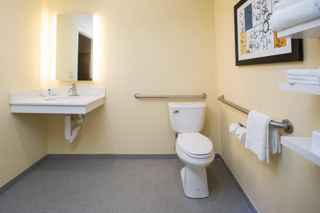 غرفة قياسية بسريرين كوين لذوي الإعاقة، Best Western Plus North Shore Hotel 6/7