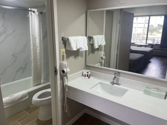 غرفة قياسية بسريرين مزدوجين، Super 8 by Wyndham Valdosta Mall 9/10
