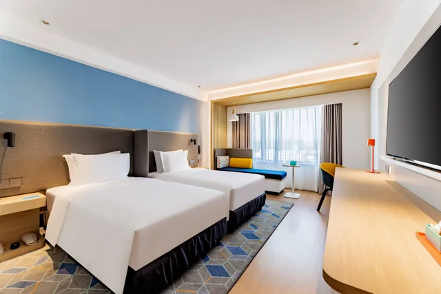 Standard, 1 King and 1 Single Beds, Extra Floor Space، Holiday Inn Express Hohhot East Station 3/5