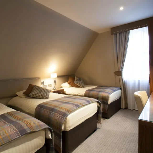 غرفة اقتصادية ثلاثية، Cruachan Hotel 2/2