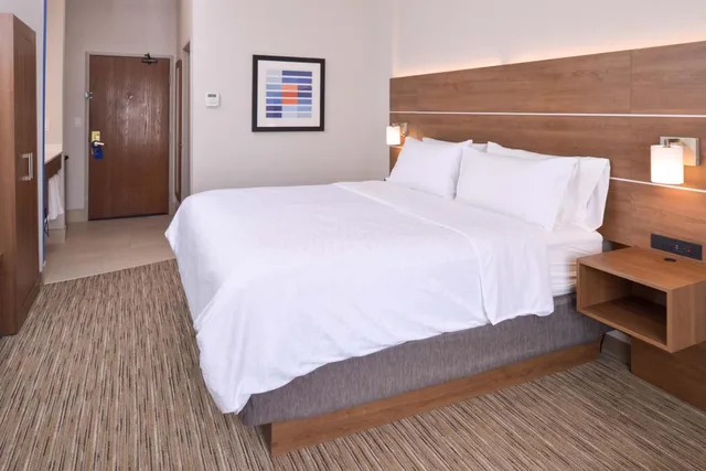 Standard, Double Bed, Holiday Inn Express Glenwood Springs Aspen Area, an IHG Hotel 1/5