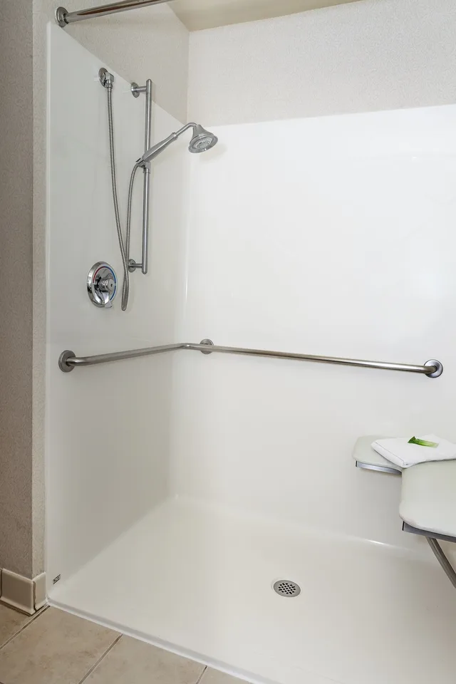 غرفة قياسية بسرير كينج لذوي الإعاقة، Holiday Inn Express Corvallis-On The River 8/9