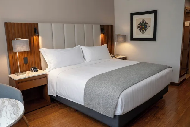 غرفة كلاسيكية بسرير كينج لذوي الإعاقة، InterContinental Cali 5/7